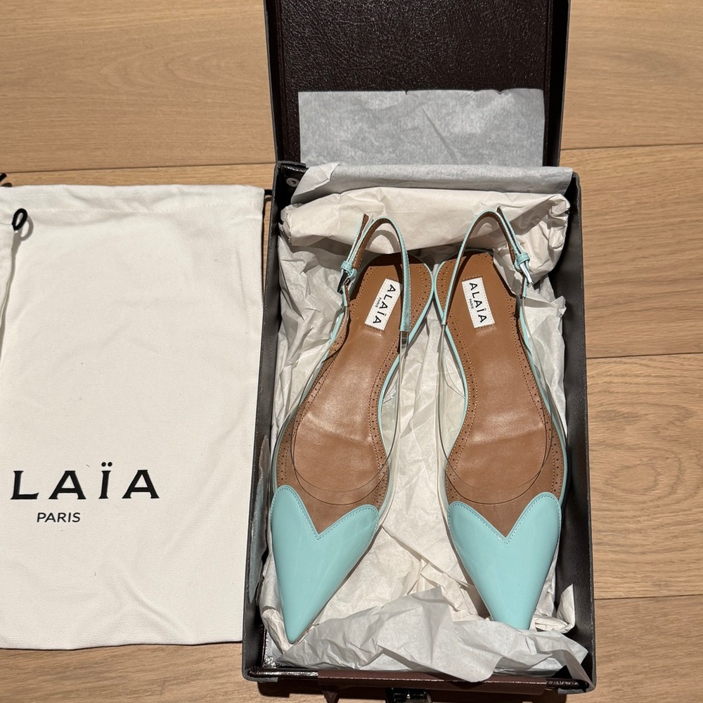 ALAIA - LE CŒUR FLAT SLINGBACKS IN PATENT CALFSKIN - Picture 2 of 6